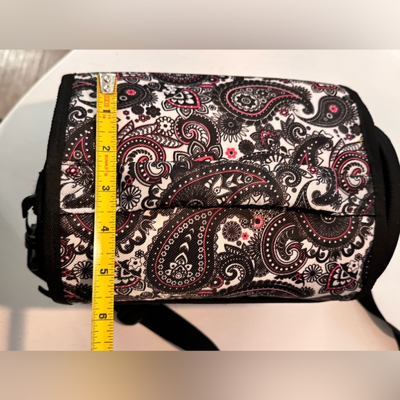 Black Paisley DSLR Camera Bag - Picture 9 of 10